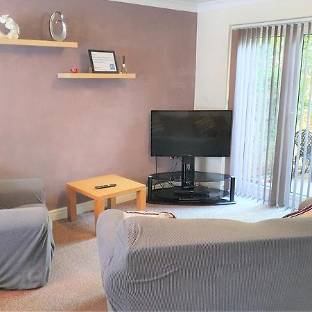 Friars Walk Houses With 2 Bedrooms, 2 Bathrooms, Fast Wi-Fi And Private Parking Sittingbourne Exterior photo