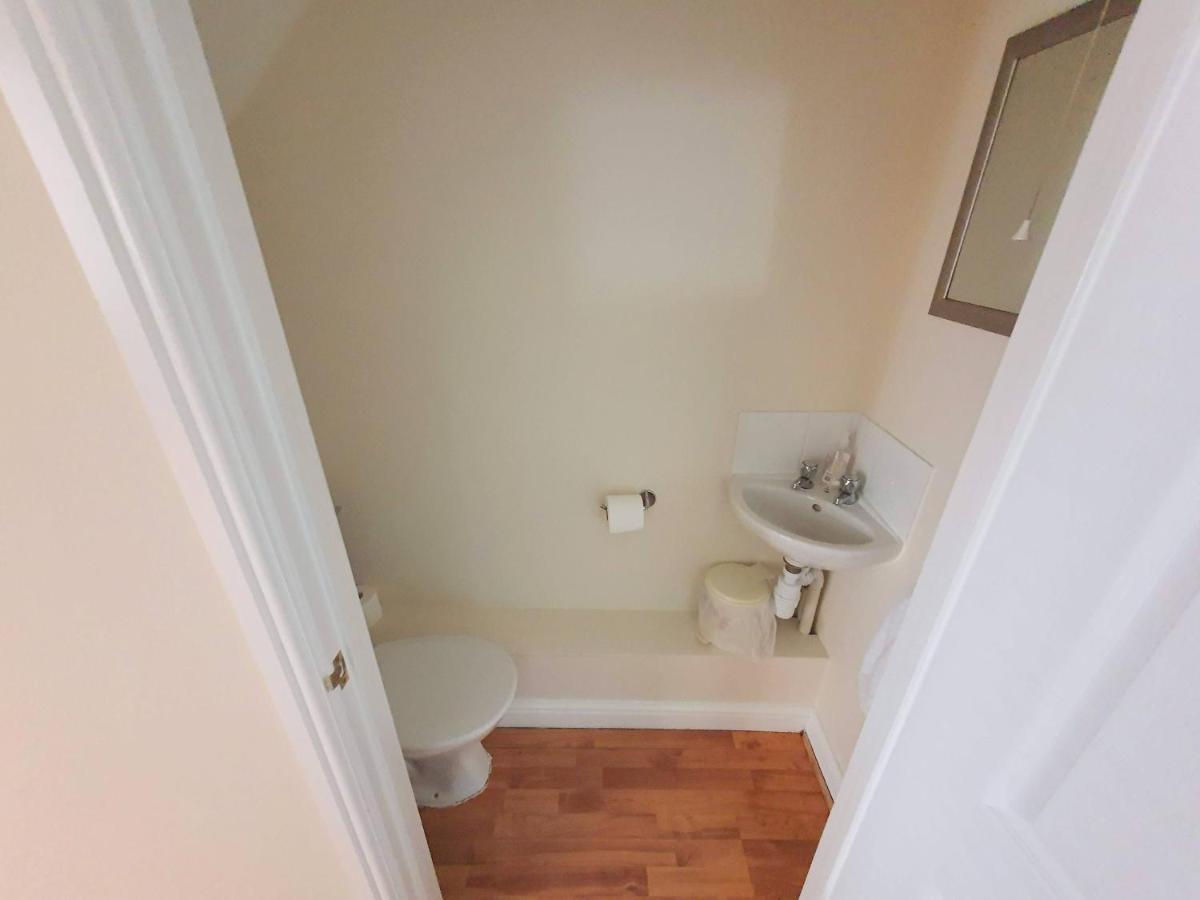 Friars Walk Houses With 2 Bedrooms, 2 Bathrooms, Fast Wi-Fi And Private Parking Sittingbourne Exterior photo