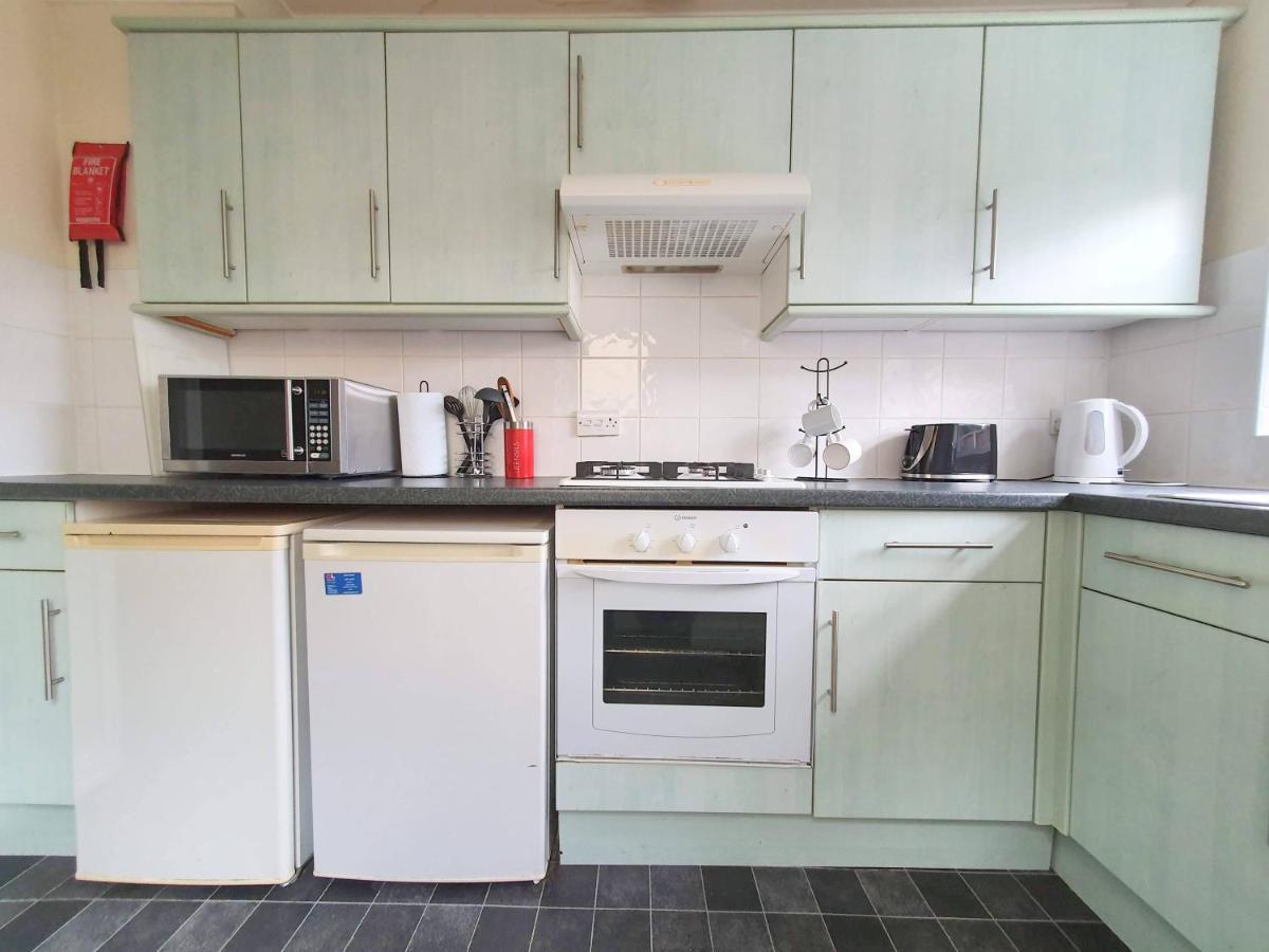 Friars Walk Houses With 2 Bedrooms, 2 Bathrooms, Fast Wi-Fi And Private Parking Sittingbourne Exterior photo