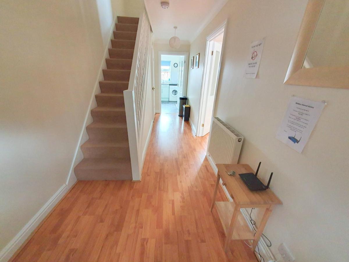 Friars Walk Houses With 2 Bedrooms, 2 Bathrooms, Fast Wi-Fi And Private Parking Sittingbourne Exterior photo