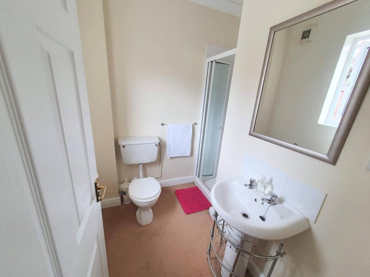 Friars Walk Houses With 2 Bedrooms, 2 Bathrooms, Fast Wi-Fi And Private Parking Sittingbourne Exterior photo