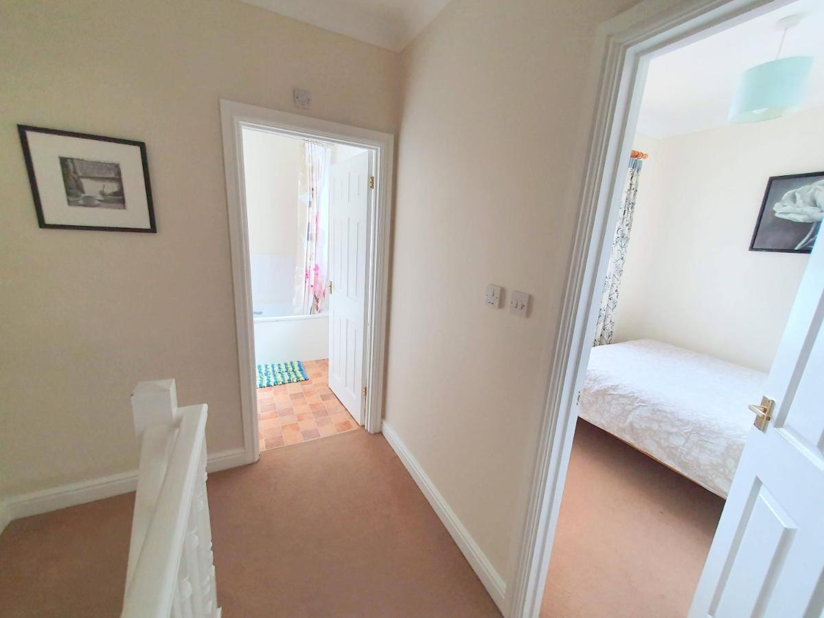 Friars Walk Houses With 2 Bedrooms, 2 Bathrooms, Fast Wi-Fi And Private Parking Sittingbourne Exterior photo