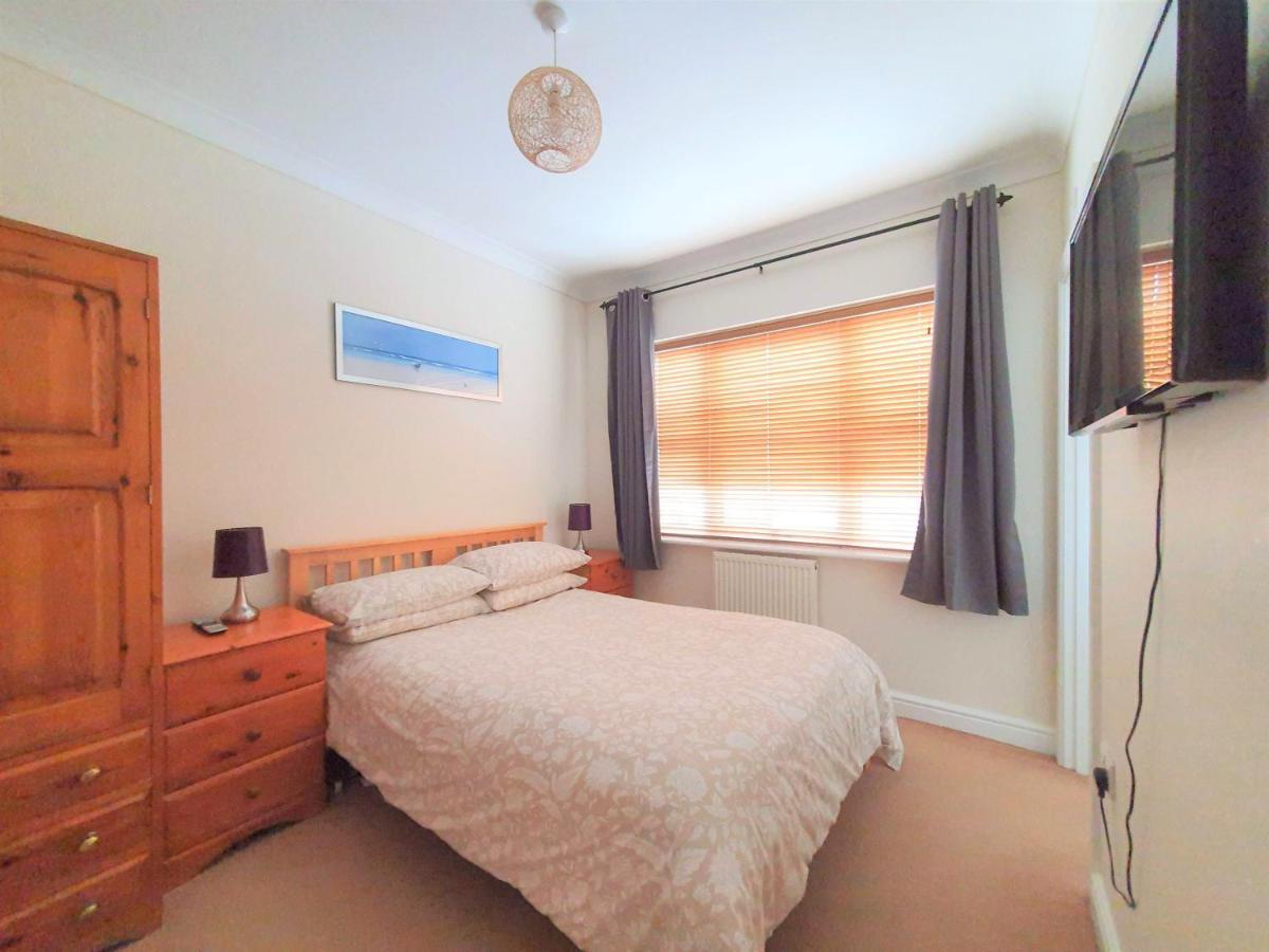 Friars Walk Houses With 2 Bedrooms, 2 Bathrooms, Fast Wi-Fi And Private Parking Sittingbourne Exterior photo