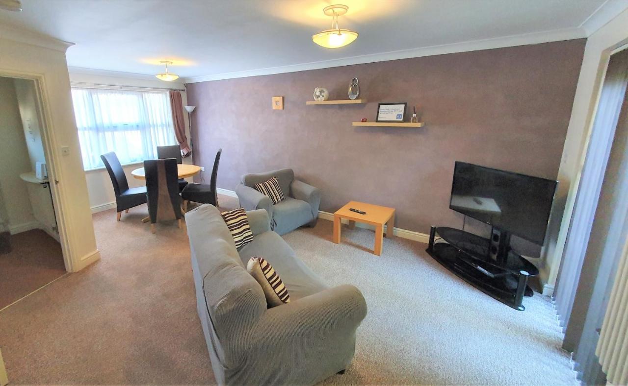 Friars Walk Houses With 2 Bedrooms, 2 Bathrooms, Fast Wi-Fi And Private Parking Sittingbourne Exterior photo