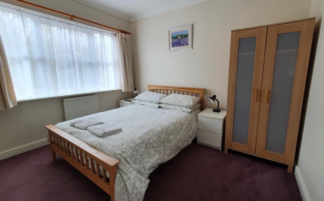 Friars Walk Houses With 2 Bedrooms, 2 Bathrooms, Fast Wi-Fi And Private Parking Sittingbourne Exterior photo